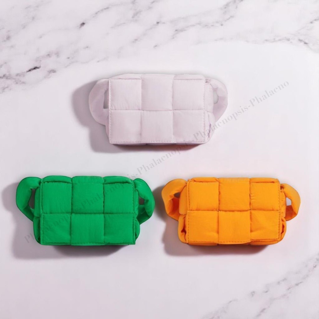 ●BOTTEGA VENETA●キャンディ パデッド テック カセット バッグ