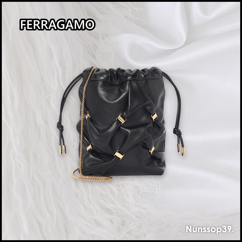 《FERRAGAMO》 ロゴ チェーンバケットバッグ