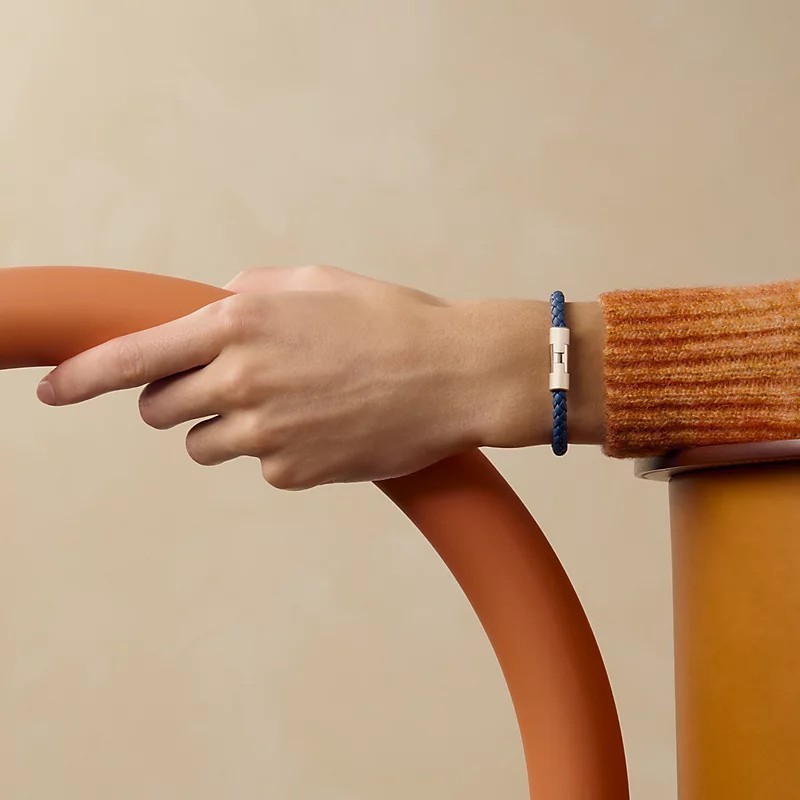 《手元に知性を》HERMES パズルHブレスレット