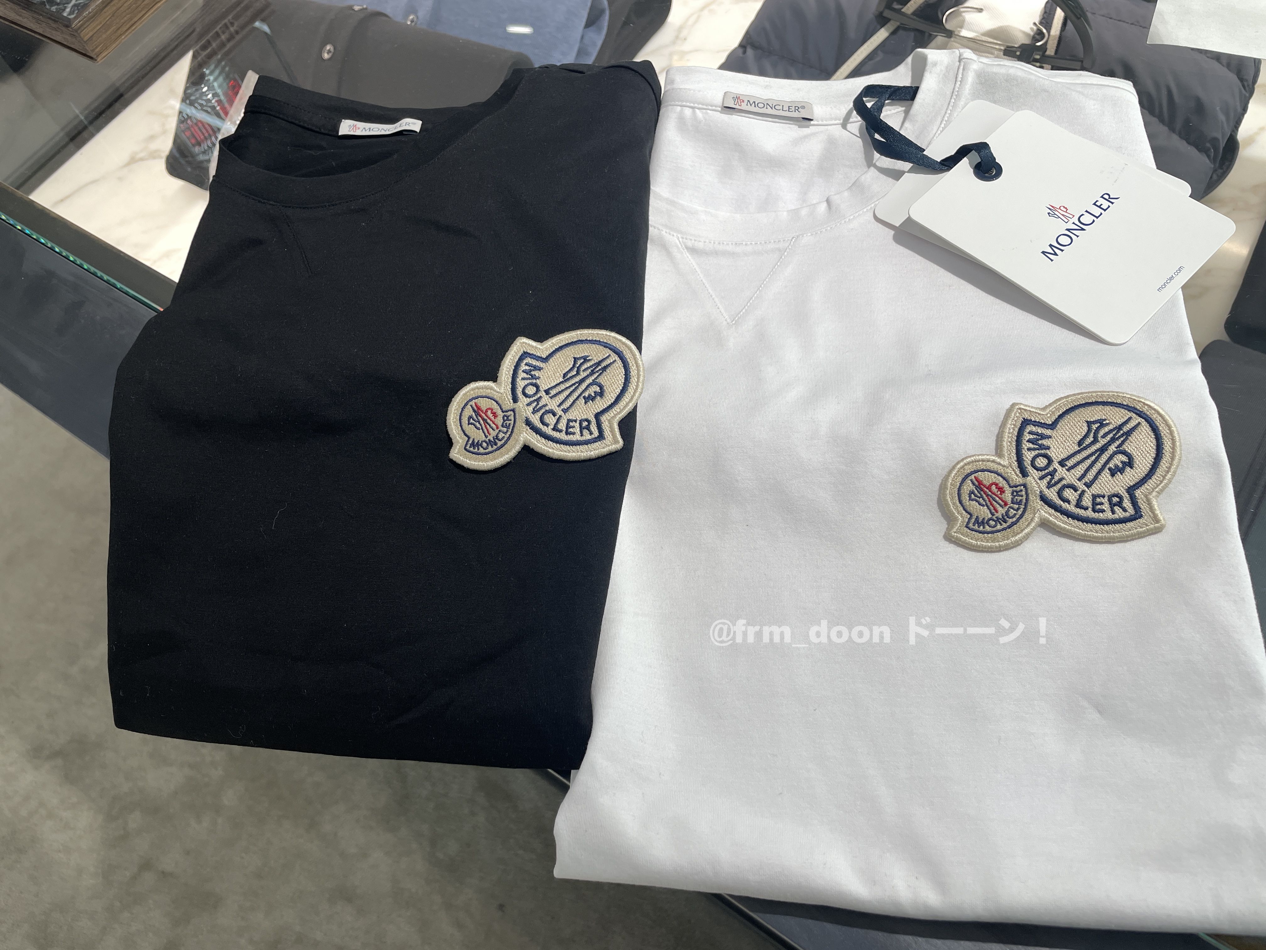 SUPER SALE!!!【MONCLER】ダブルロゴパッチ付 Tシャツ(M,XLのみ)