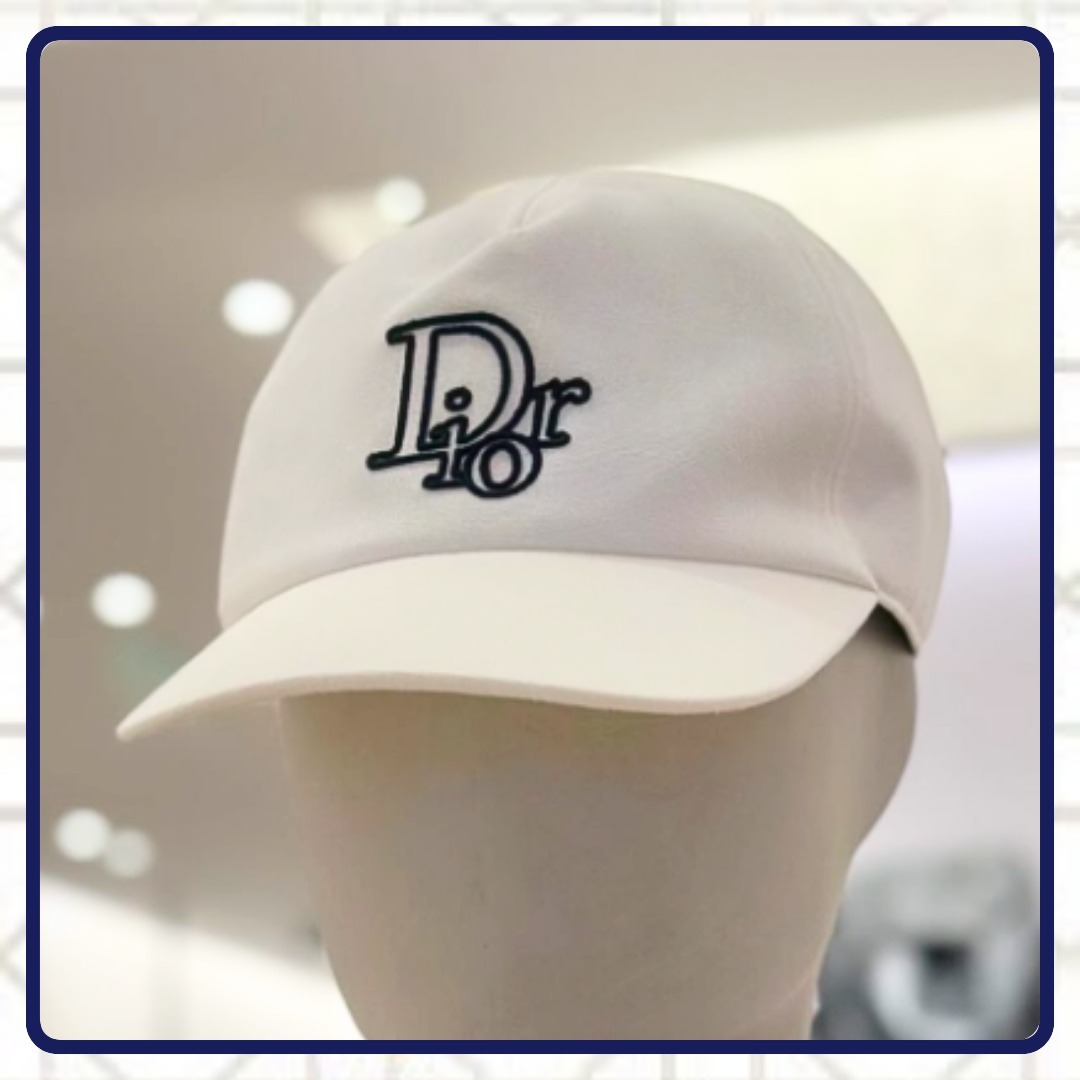 【カジュアルコーデを格上げ♪】DIOR キャップ