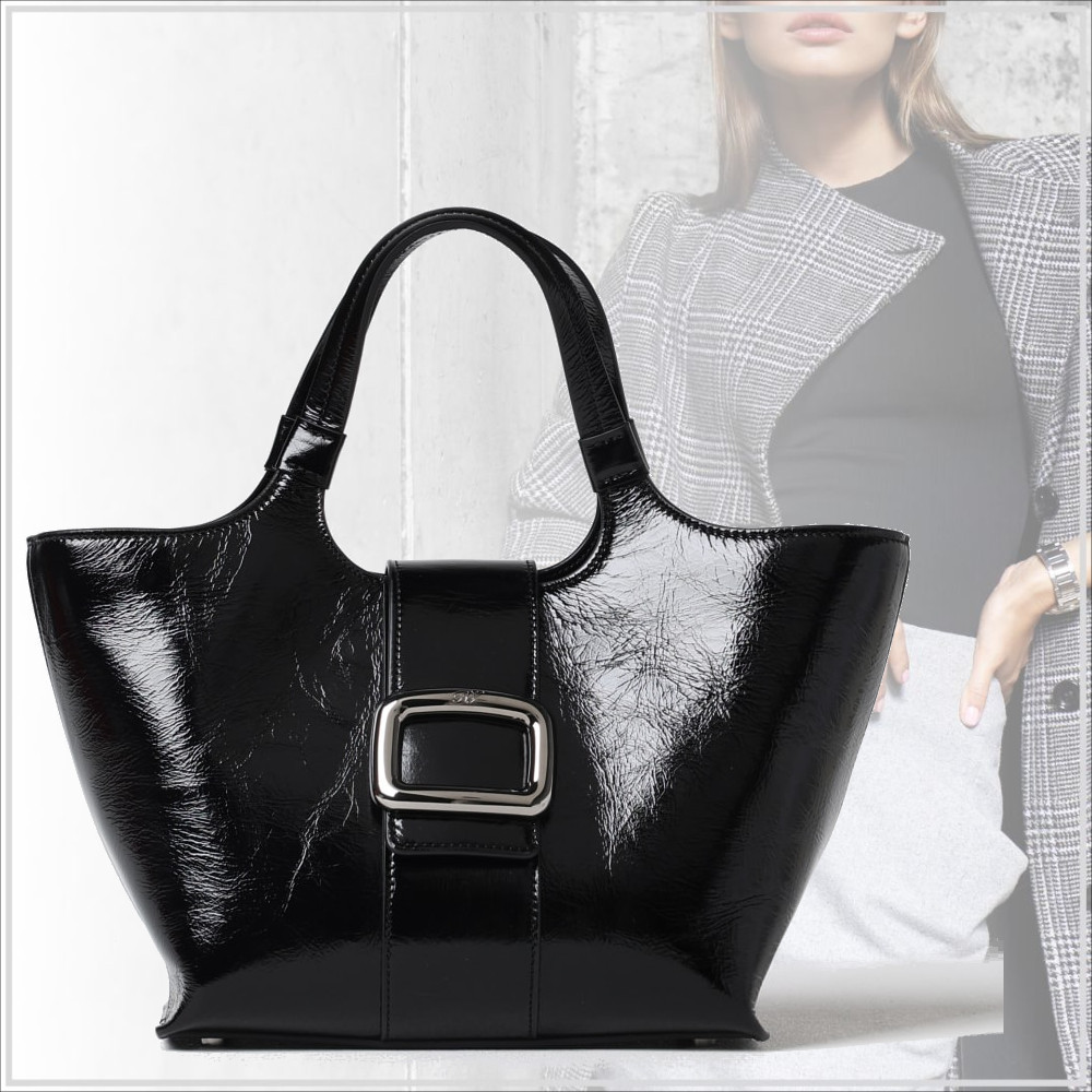 極上の輝き【Roger Vivier】パテントレザー ショルダーバッグ