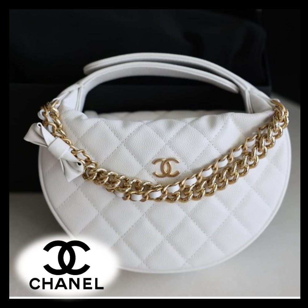 フォルムがお洒落で可愛い★【CHANEL】24ss ラウンド ポーチ