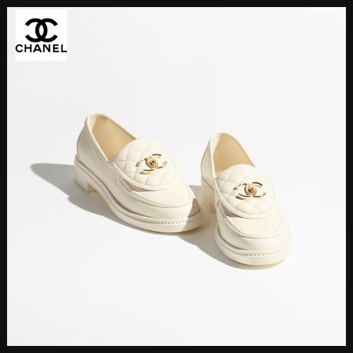 **キルティング布地がオシャレ度UP♪**【CHANEL】 ローファー