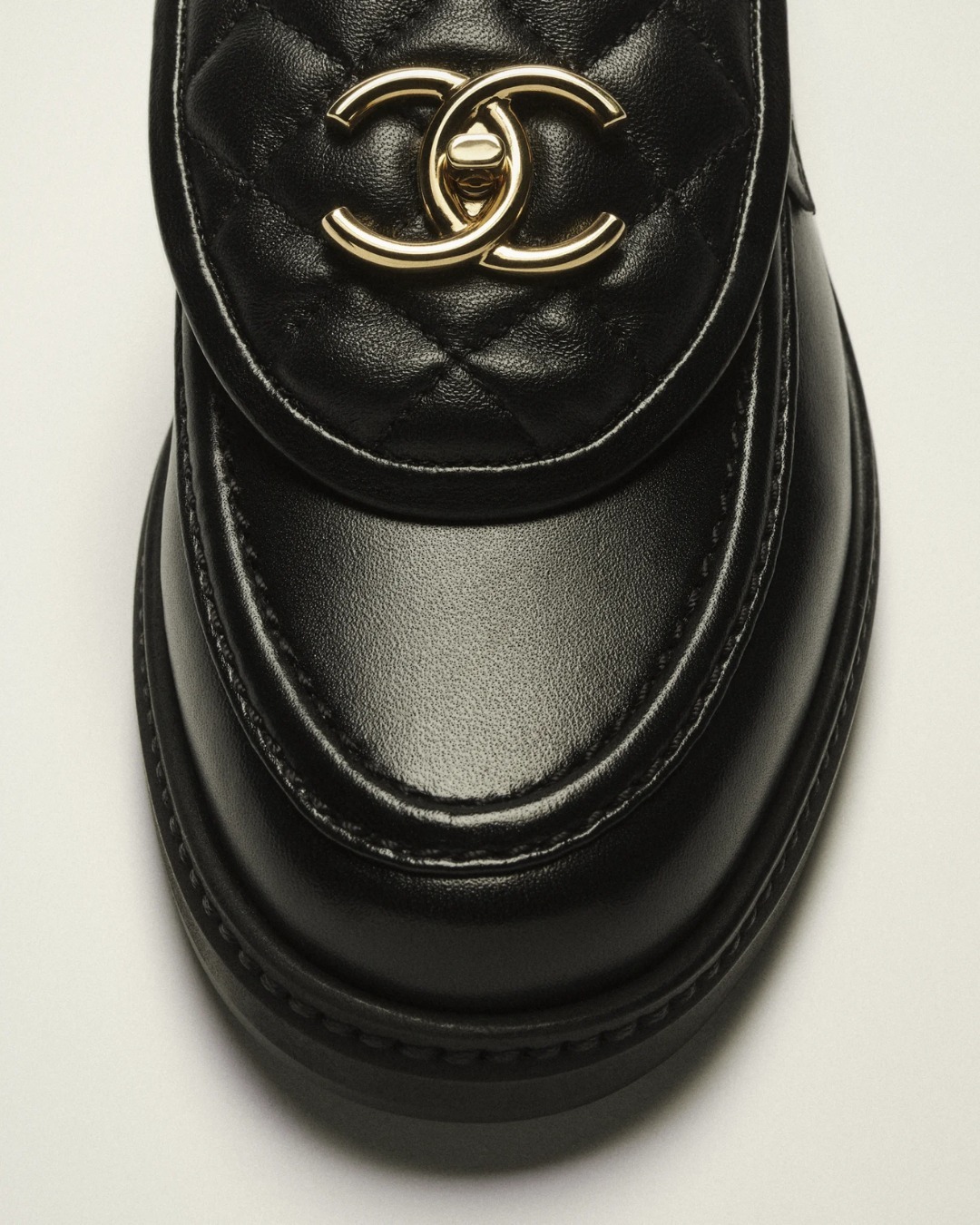 《CHANEL》ローファー ラムスキン ブラック CCターンロック