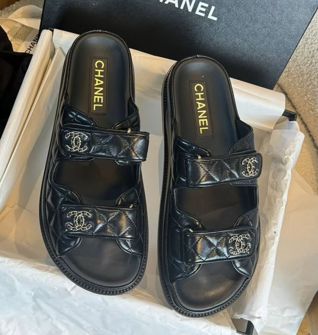 マトラッセデザイン♪【CHANEL】フッドベッドサンダル CCロゴ