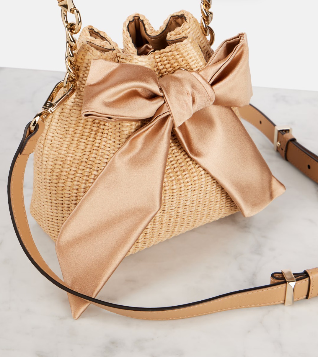 Jimmy Choo ボンボン ラフィア バケットバッグ