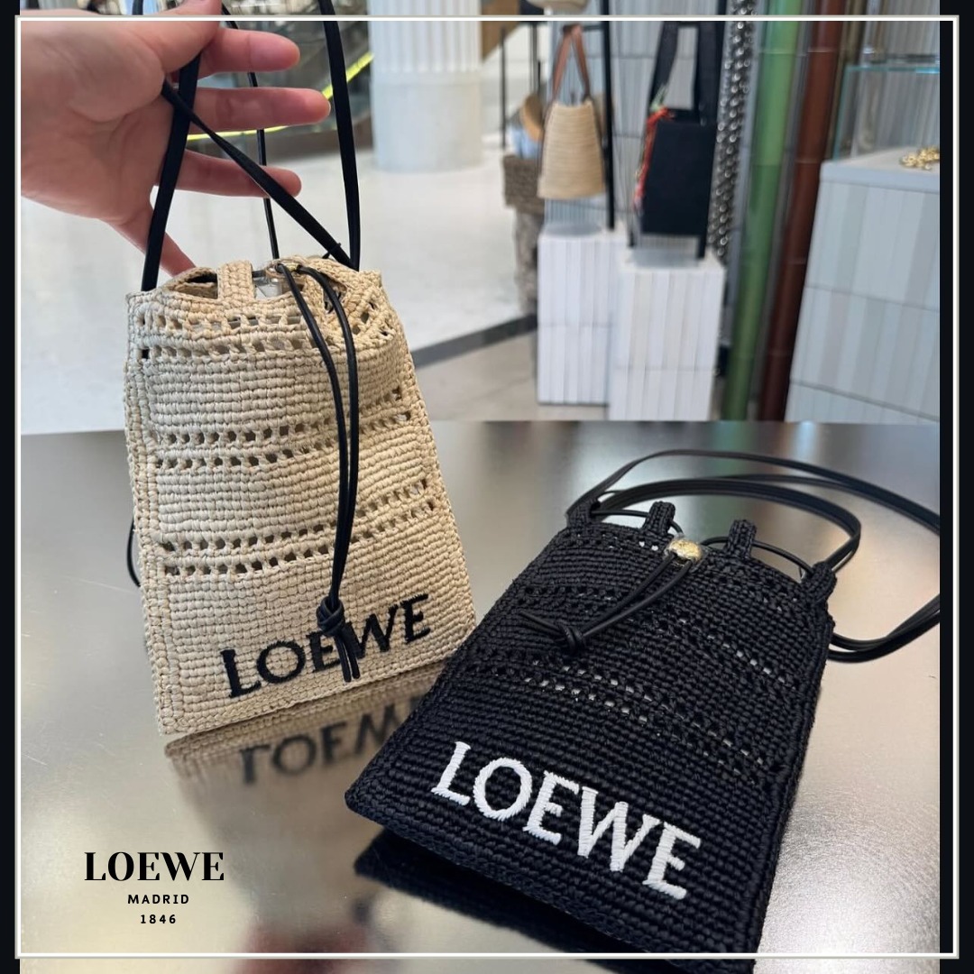 イチ押しアイテム【LOEWE】ラフィア ドローストリング ポケット