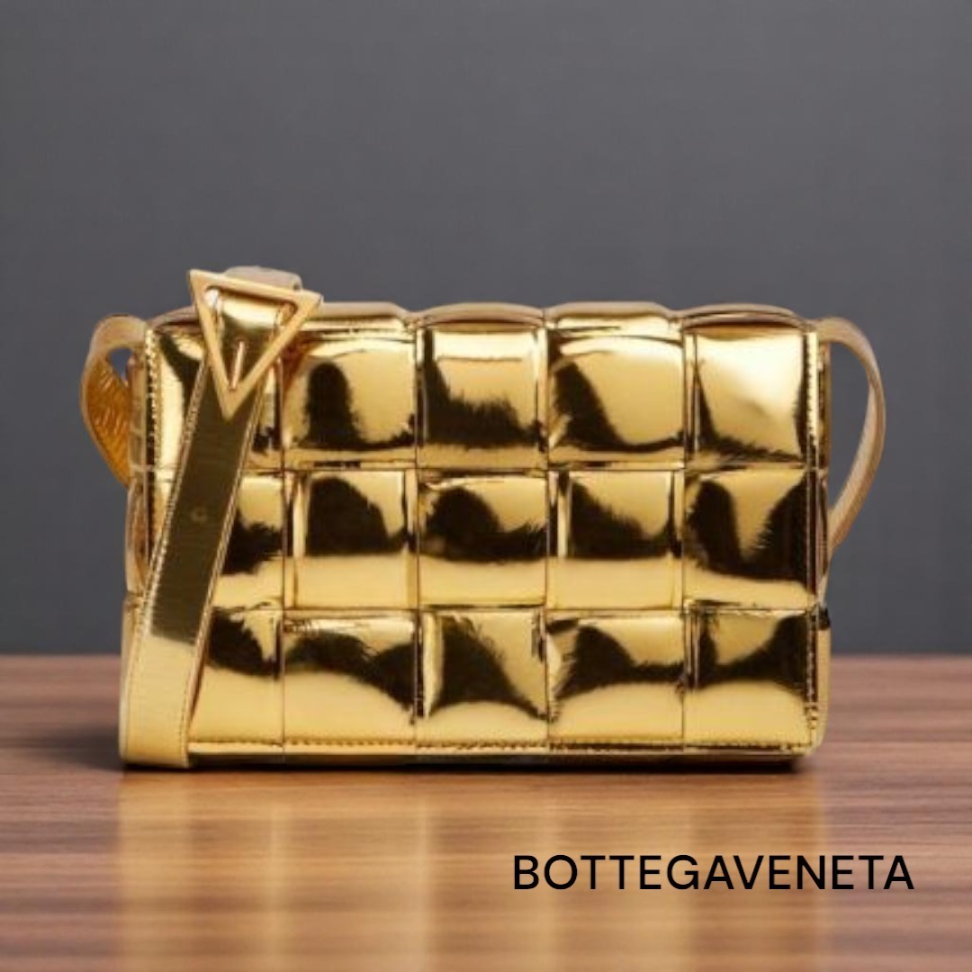 ●BOTTEGAVENETA ●ボッテガヴェネタ Paded Cassette