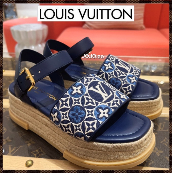 《夏らしさを足元から♪》Louis Vuitton厚底サンダル