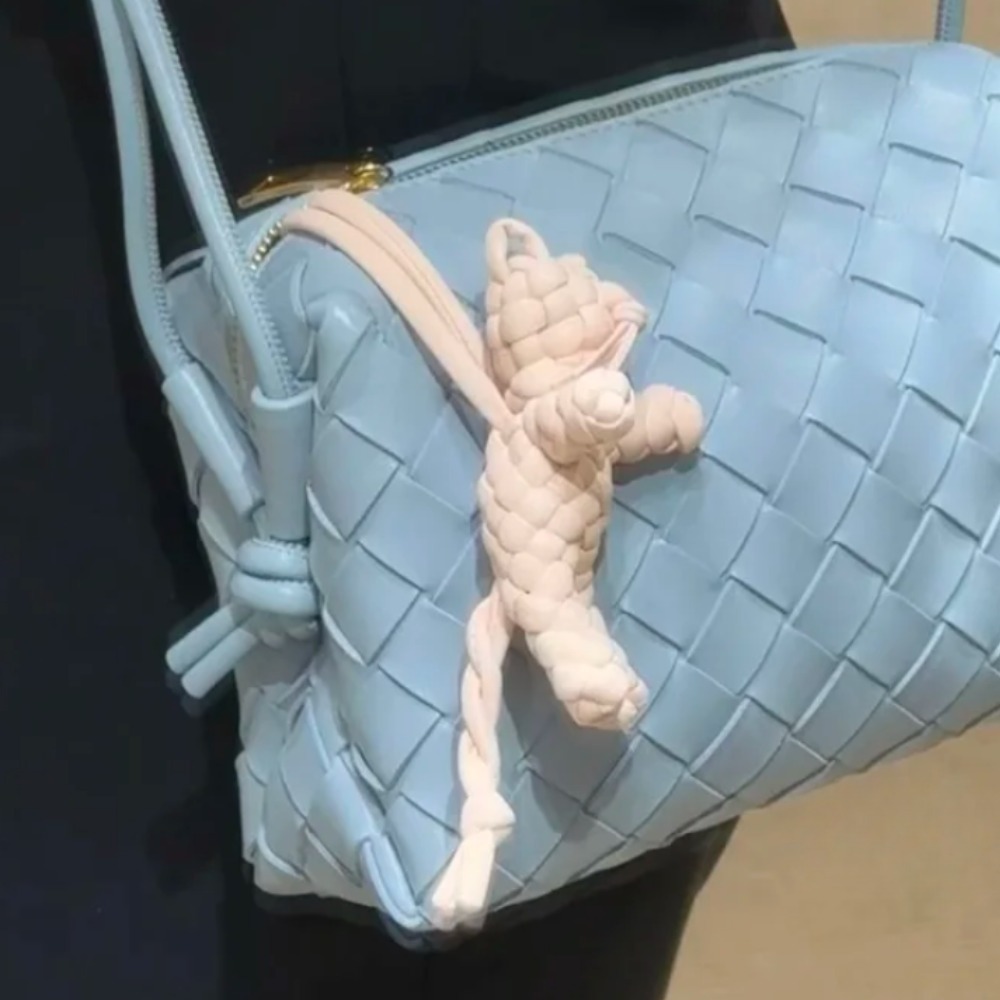 《上品な遊び心》【BOTTEGA VENETA】レザー キャットチャーム