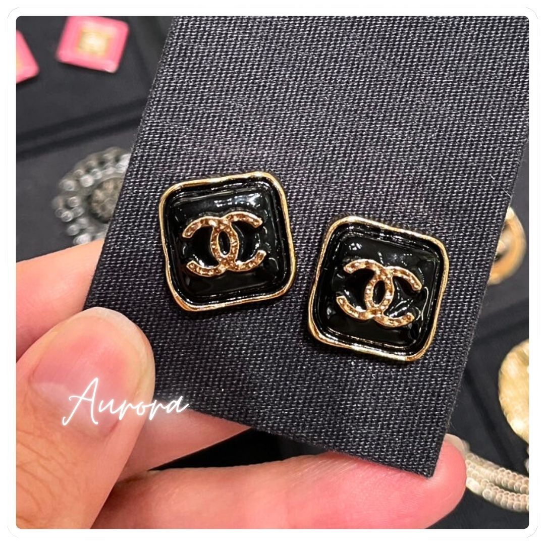 イケてる男子は黒をON_CHANEL_ピアス_ブラック_ゴールド