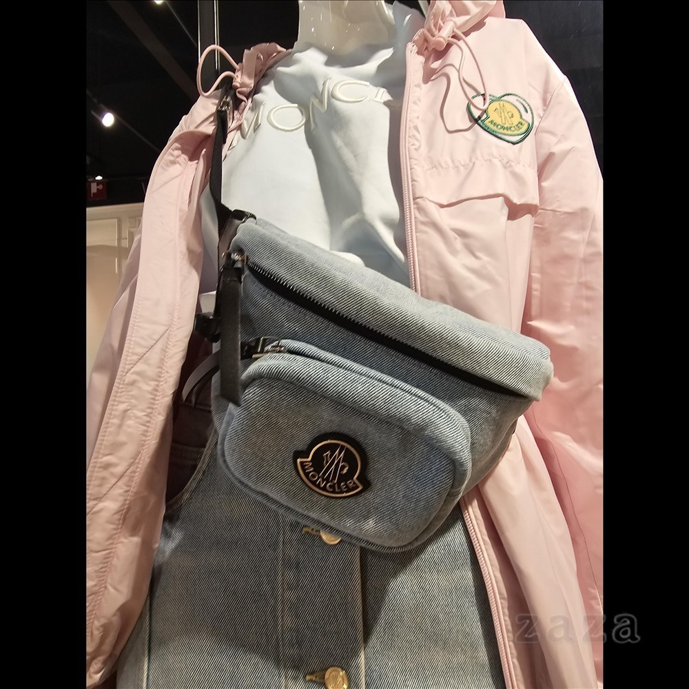 セール♪Moncler ベルトバッグ