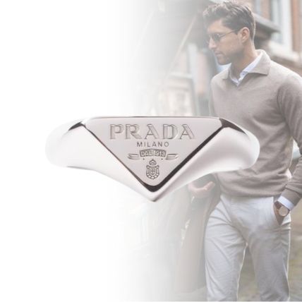 完売必至 PRADA プラダ リング メンズ シルバー エナメル ロゴ ブラック エナメル シルバー リング | PRADA