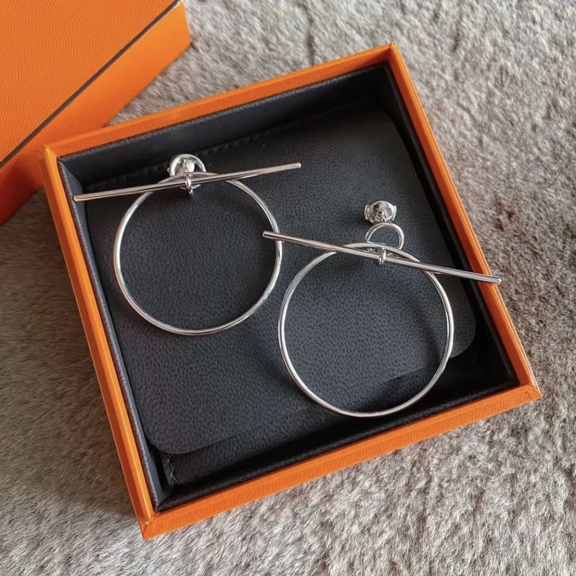 シンプル＊エレガント【HERMES】《Loop》シルバー ピアス MM
