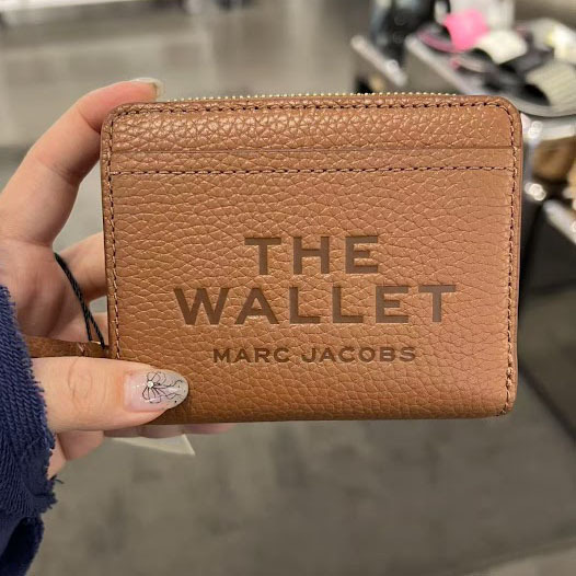 送料関税込 即発 MARC JACOBS ザ レザー ミニ 二つ折り 財布