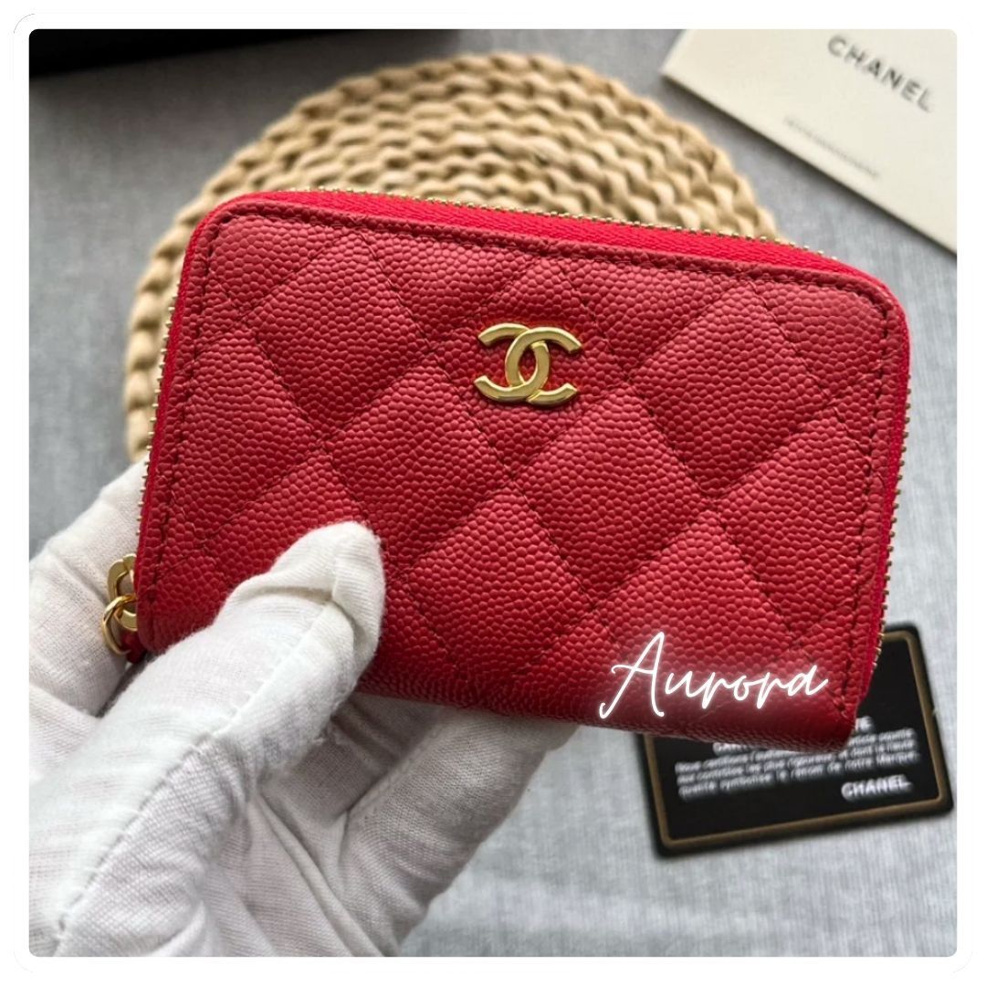 本当に出会えない真紅_赤_収納力_CHANEL_カード_コイン_財布