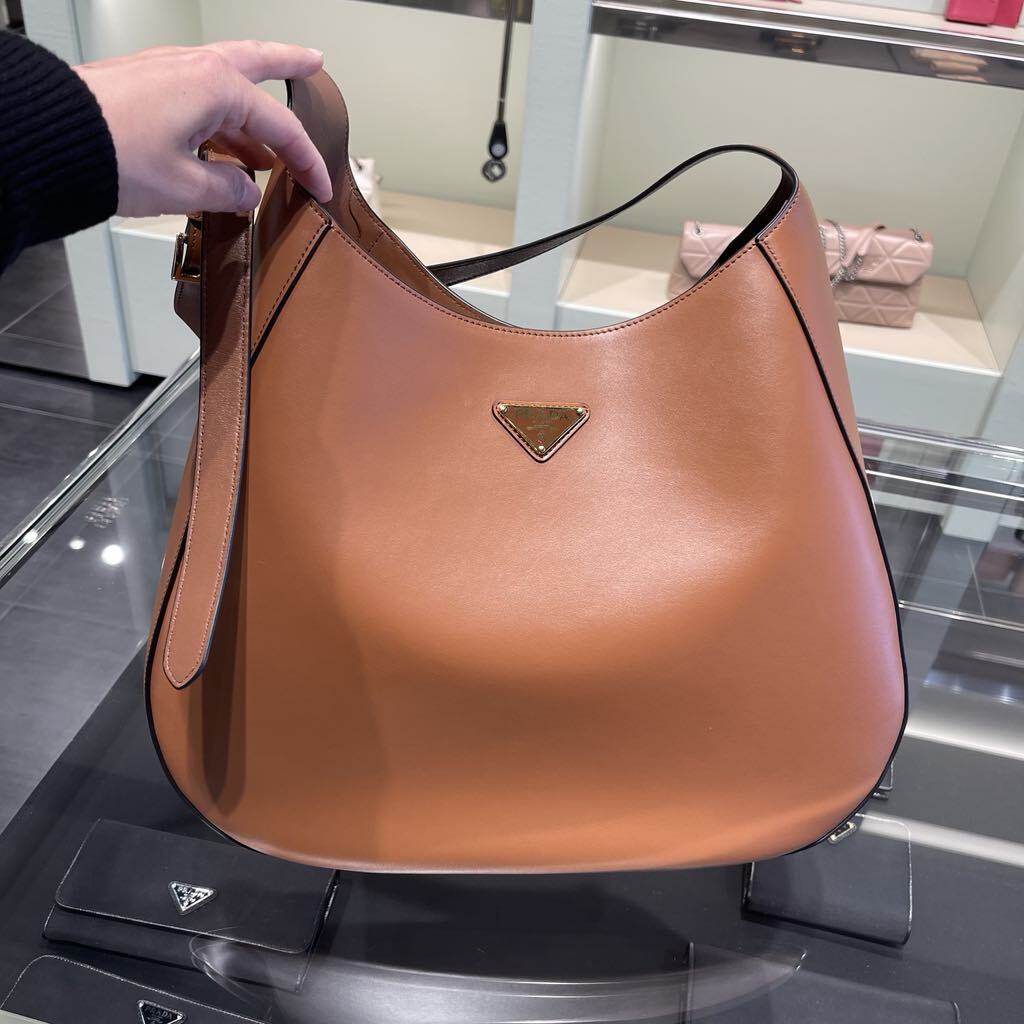 お買い得！！★ PRADA/プラダ ★レザー ショルダーバッグ 1BC181