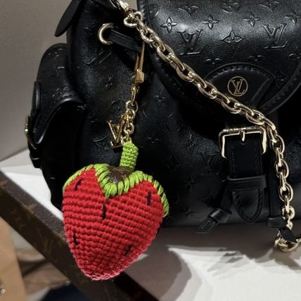 大人気 Louis Vuitton バッグチャーム・ベリーリシャス クロシェ