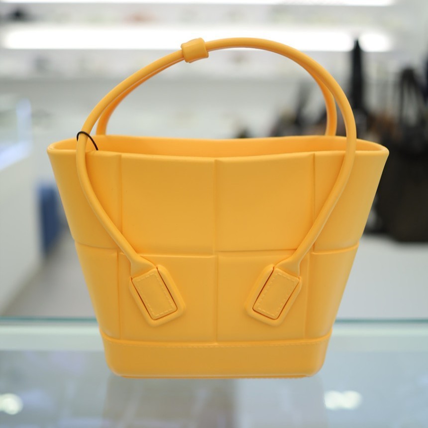 直営店☆BOTTEGA VENETA☆SALE! ARCO MINI ラバー トートバッグ