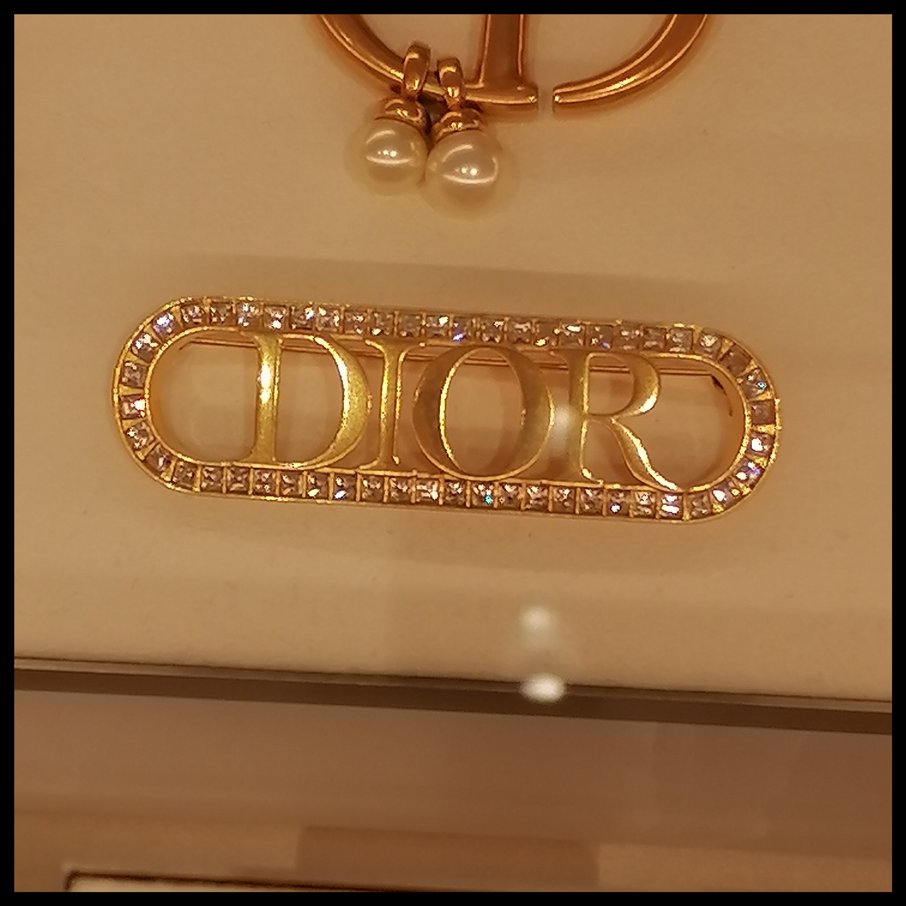 ◆Dior◆ Dio(r)evolution ブローチ メタル & クリスタル