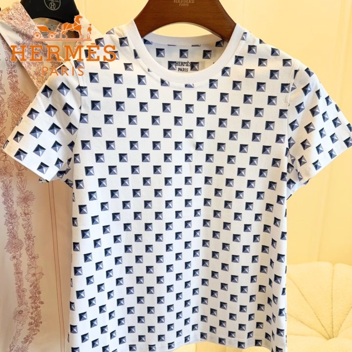 【カジュアルで上品】HERMES プリントTシャツ
