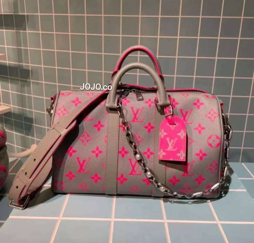 《鮮やかカラーでアクセント☆》LouisVuittonショルダーバッグ35