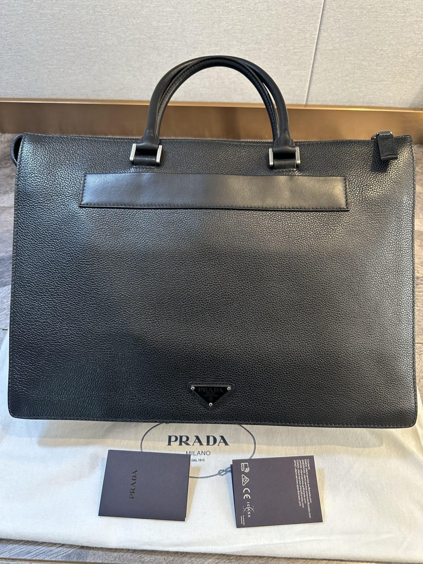 ★送料込★PRADA レザー ビジネスバッグ