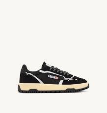 【送料&関税込】Autry Wildpace Low Sneakers