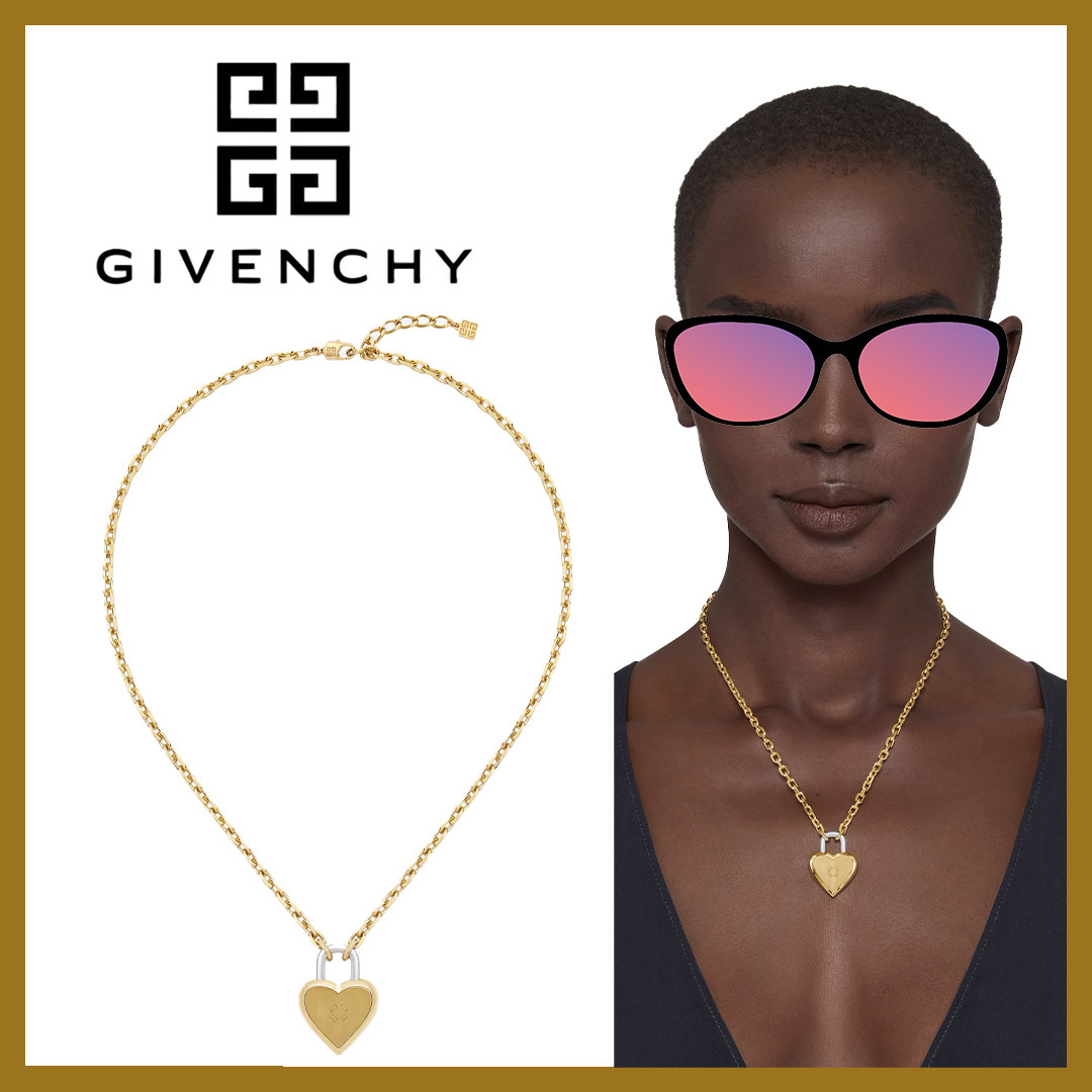 エレガンスとモードが融合◎【GIVENCHY】ハートロックネックレス