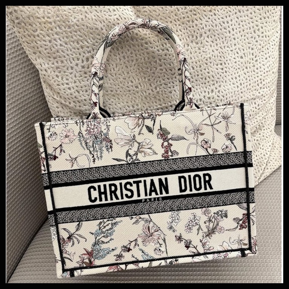 人気の新作♡Dior Book Tote バッグ スモール 25-26aw
