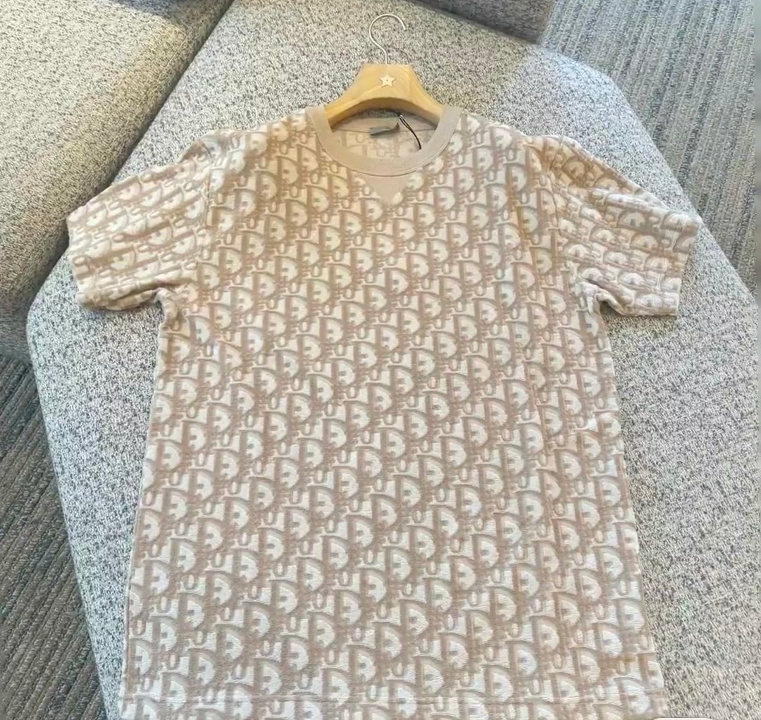 《余裕ある品格》Dior Tシャツ (リラックス フィット)