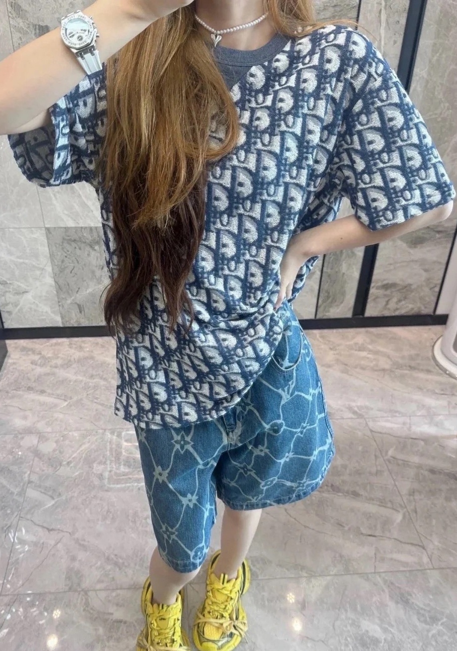 《余裕ある品格》Dior Tシャツ (リラックス フィット)