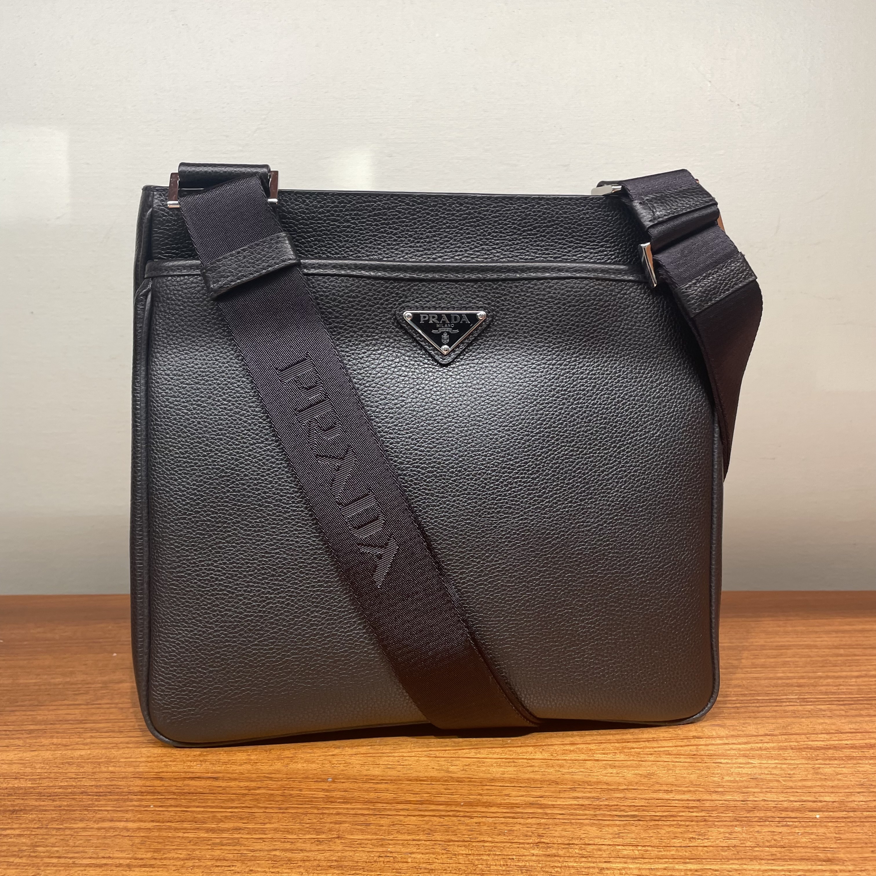 大人気☆PRADA☆メッセンジャーBAG☆2VH019