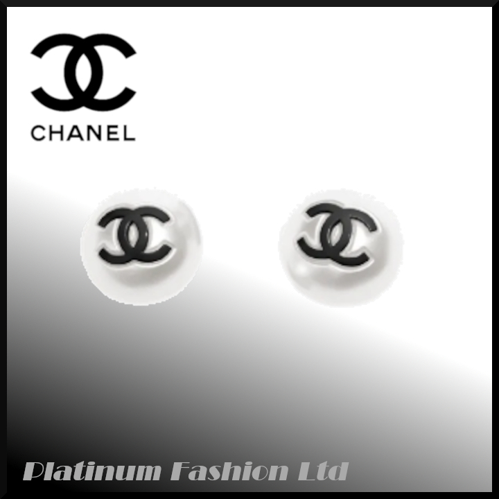 送料込◆入手困難品【CHANEL】スタッドピアス CC パールホワイト