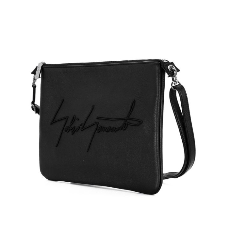 【Yohji Yamamoto】上質レザー定番立体刺繍ロゴサコッシュ
