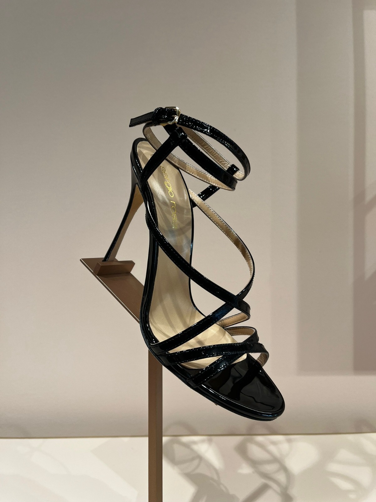 サンダル・ミュール Sergio Rossi Sandalo Bon Ton Vernice nera 105mm