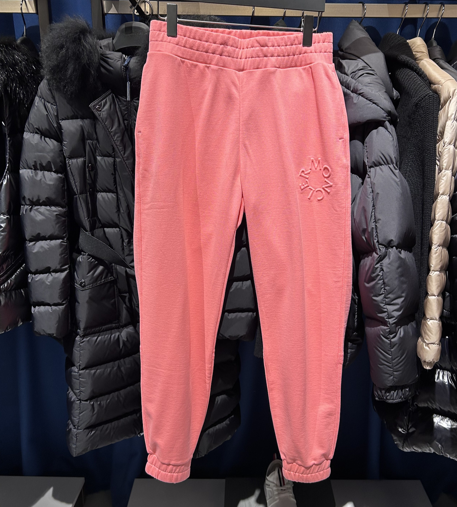 【VIPセール】MONCLER（モンクレール）ロゴスウェットパンツ