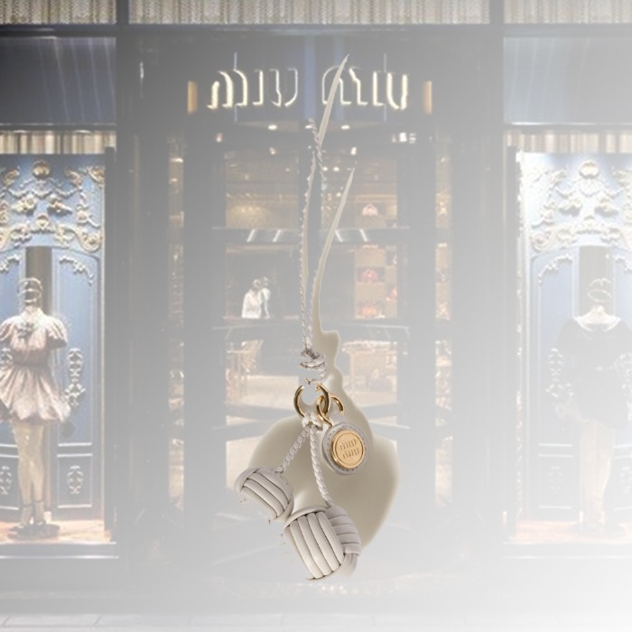 【★完売必至★】MIUMIU ☆ レザーアクセサリー