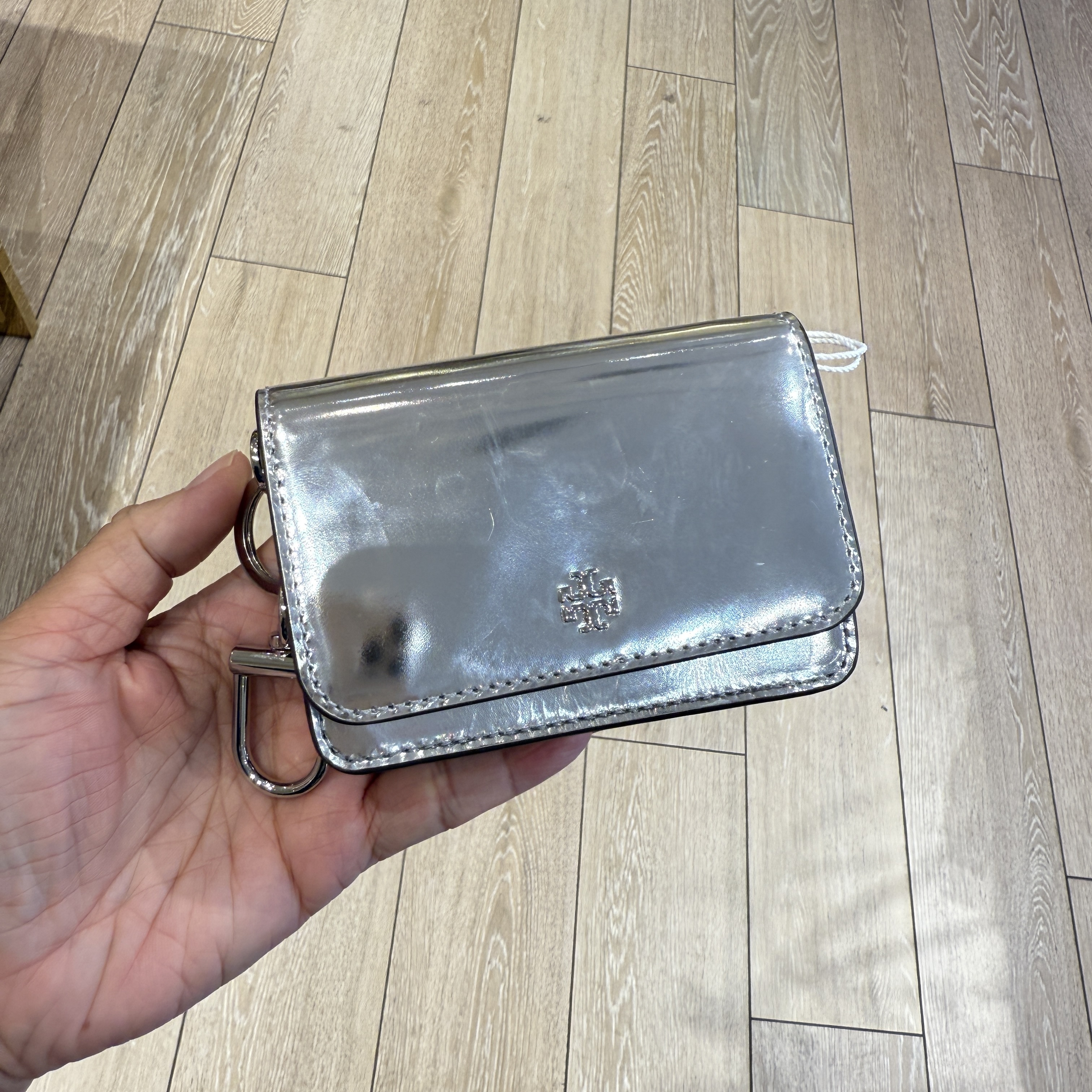 Tory Burch Emerson Shine Flap Card Case 168749 リング付き