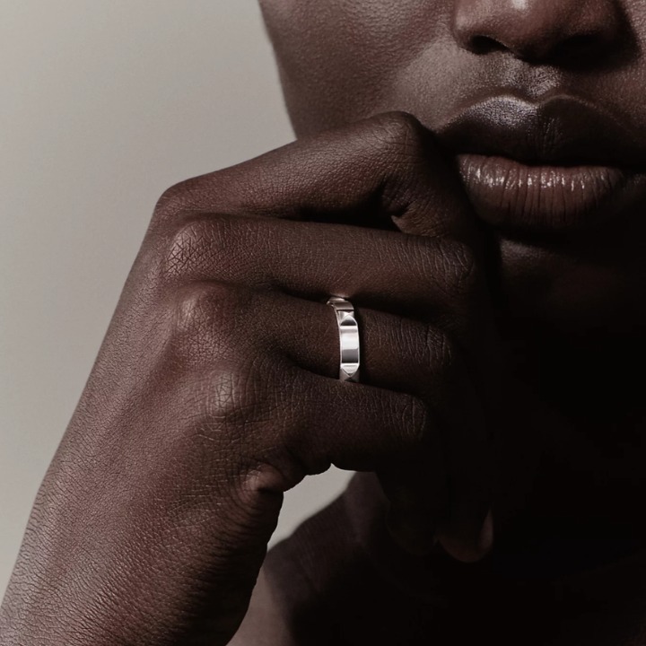 《洗練とエッジの融合☆》HERMES Bague Mini Clous PM