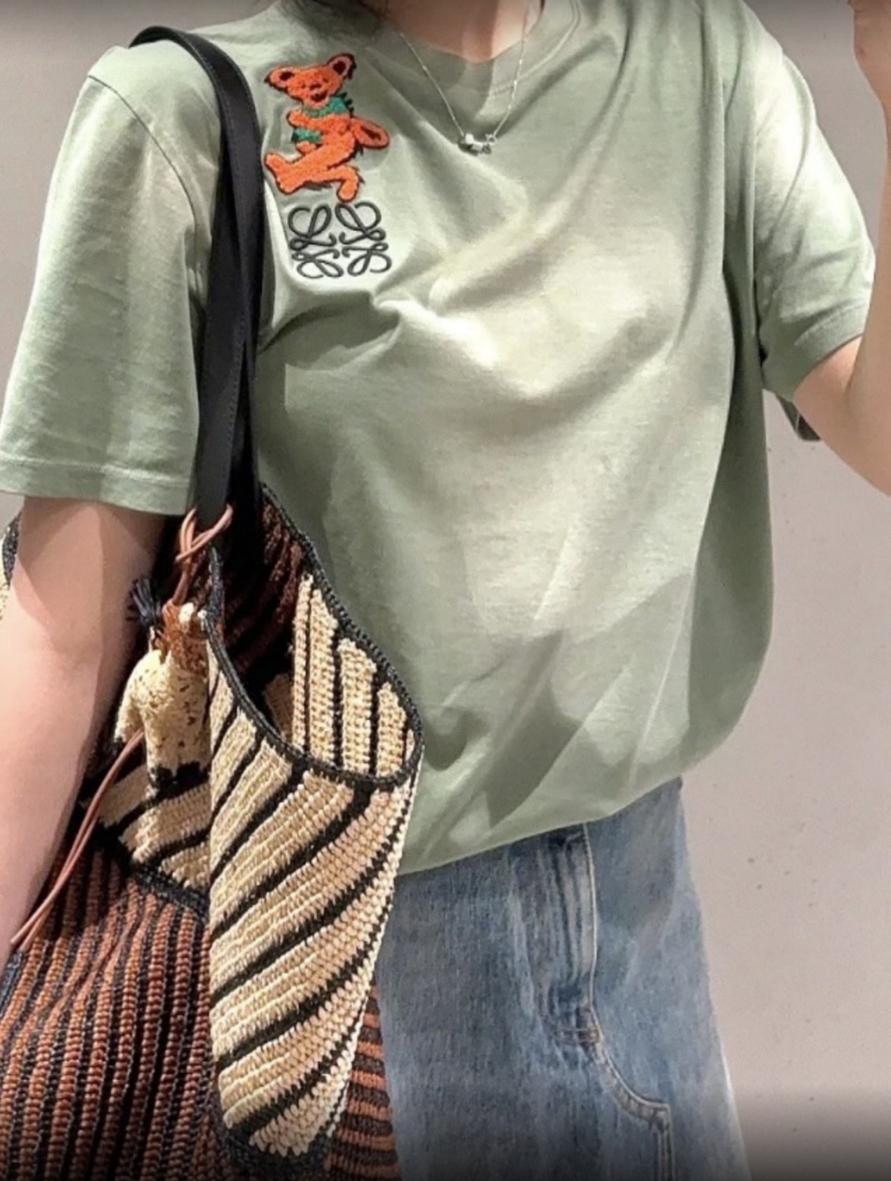 ダンシングベアのテリーパッチが可愛い《LOEWE》コットンTシャツ