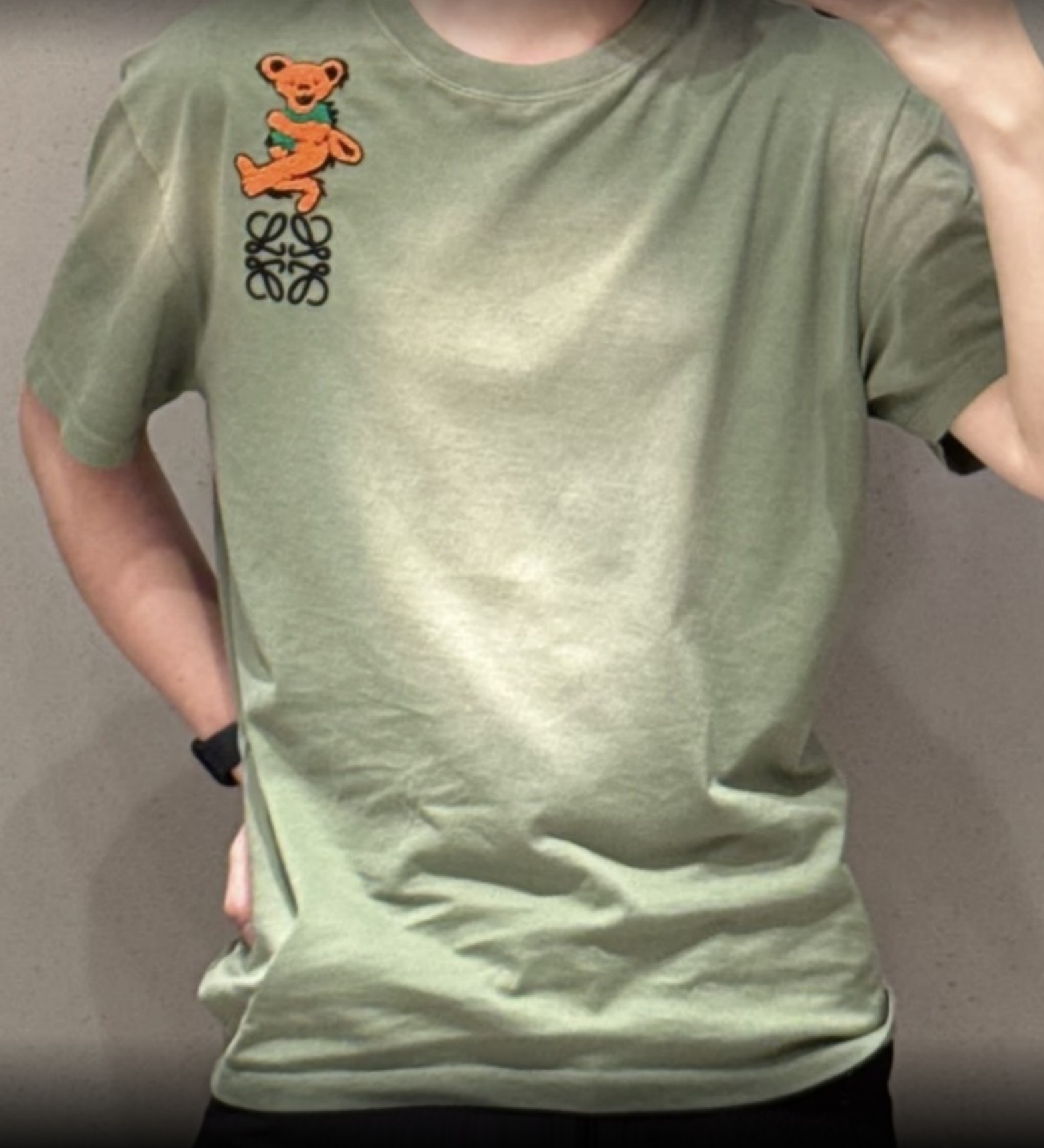 ダンシングベアのテリーパッチが可愛い《LOEWE》コットンTシャツ