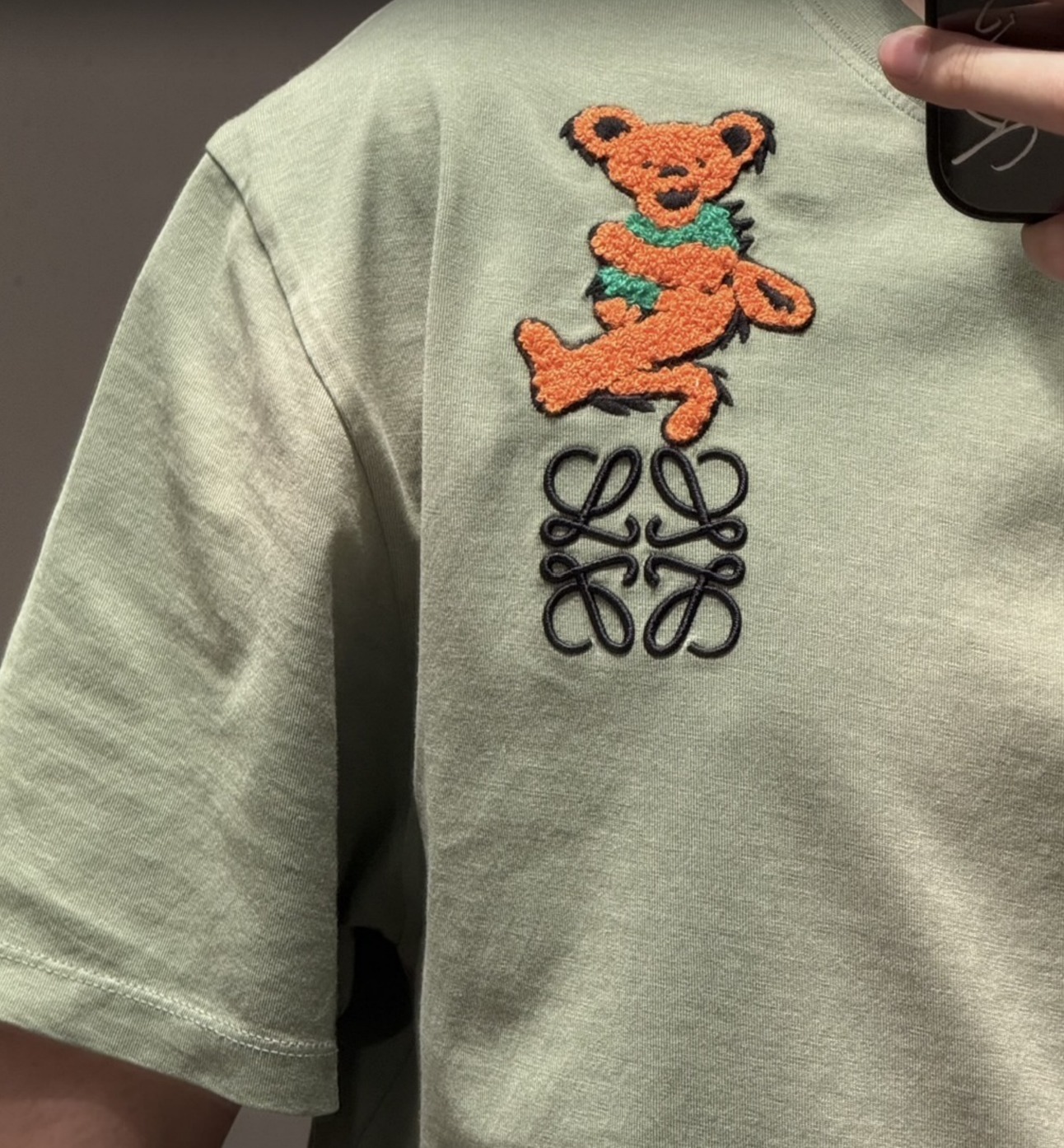 ダンシングベアのテリーパッチが可愛い《LOEWE》コットンTシャツ