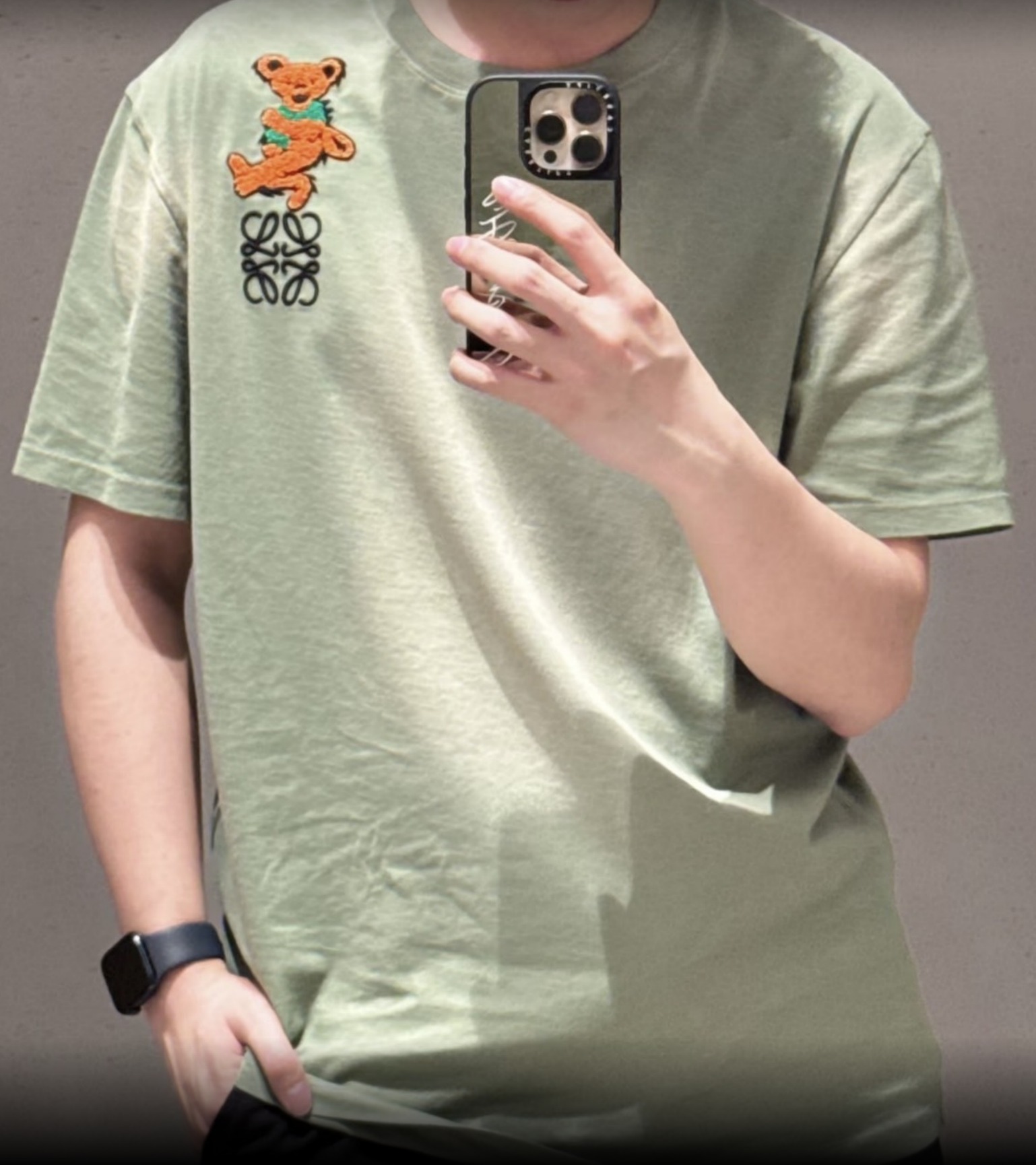 ダンシングベアのテリーパッチが可愛い《LOEWE》コットンTシャツ