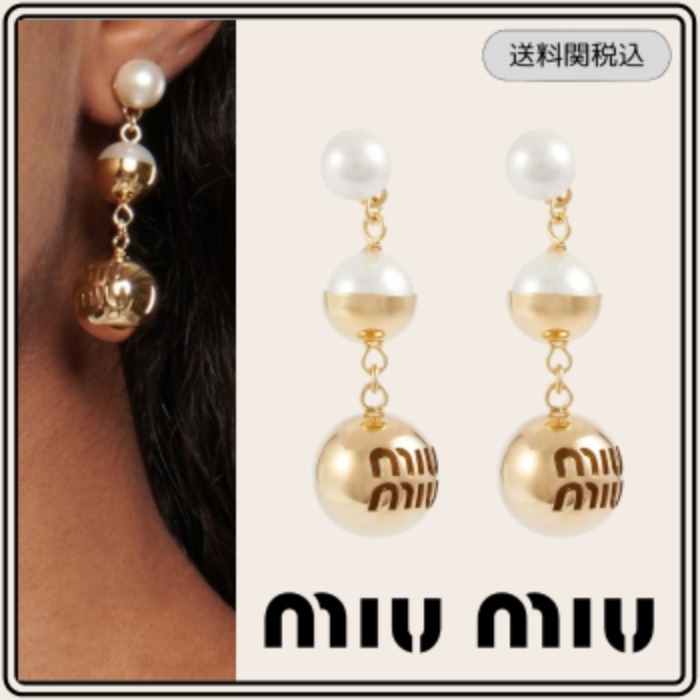 国内発送【Miu Miu】フェイクパール ドロップ ピアス ロゴ刻印