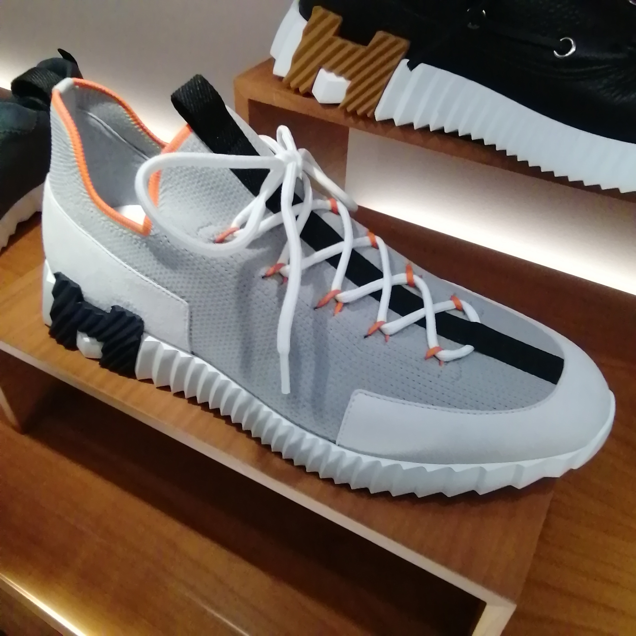 HERMES☆スリップオンスニーカー