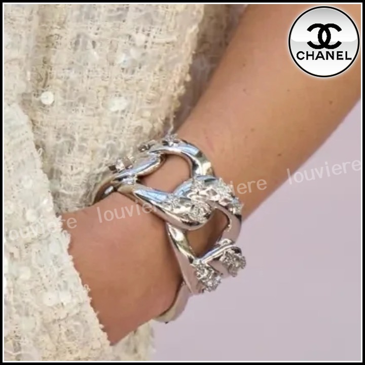 【存在感抜群で手元がお洒落に♪】CHANEL 25SS LOOK14 バングル