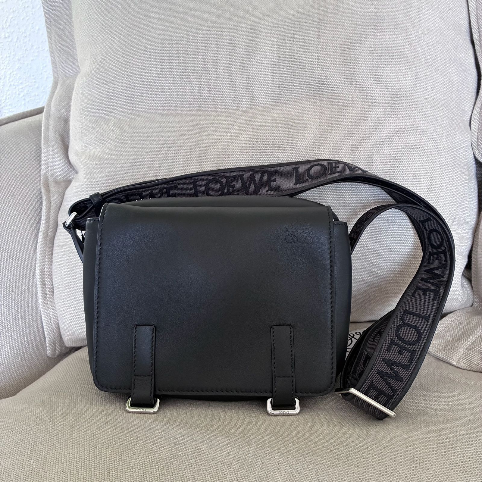 【VIPセール 幻ブラック】LOEWE ミリタリーメッセンジャーバッグ