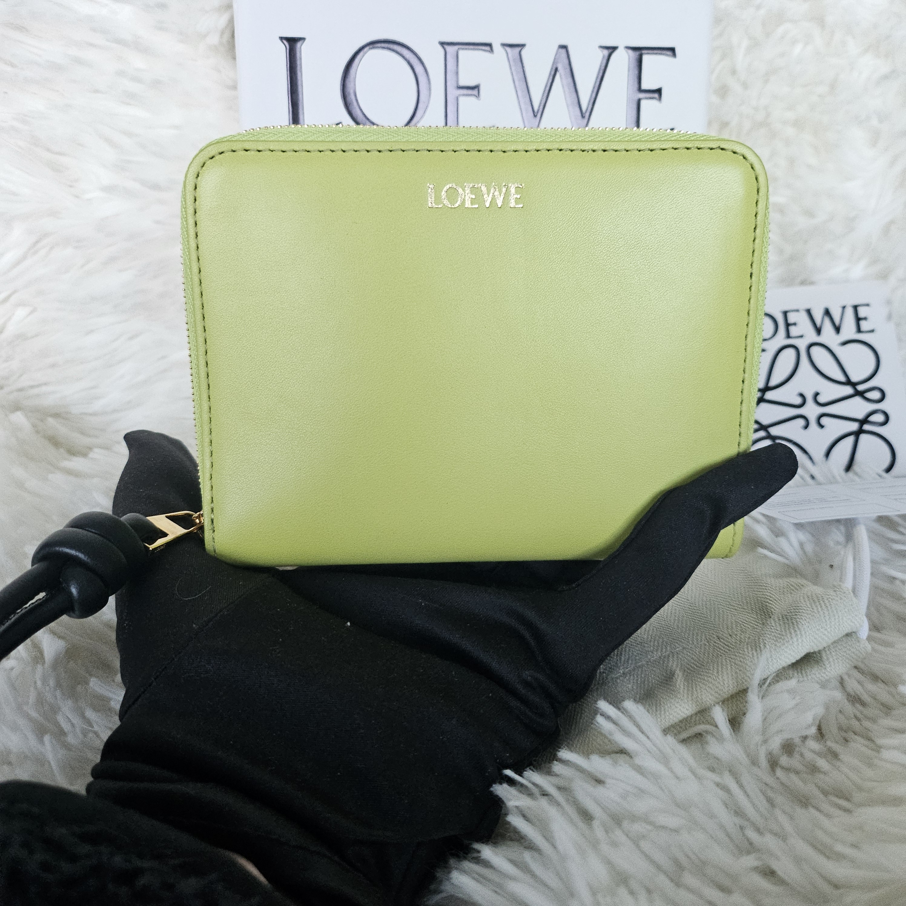 在庫確保済◇Loewe◇ノットコンパクト ジップウォレット二つ折り